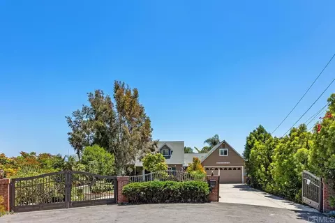 Exterior - 746 Sunrise Dr E, Vista, CA 92084 photo 2 of 8