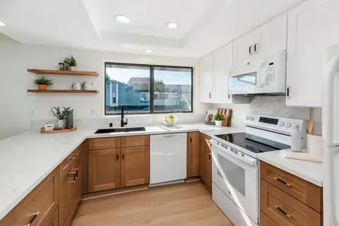 4085 Crystal Dawn #201, San Diego, CA 92122