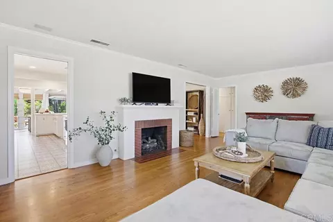 Living - 8917 Lemon Ave, La Mesa, CA 91941 photo 3 of 3