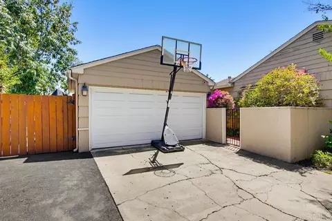 Exterior - 8917 Lemon Ave, La Mesa, CA 91941 photo 24 of 26
