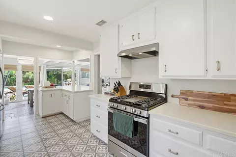 Kitchen - 8917 Lemon Ave, La Mesa, CA 91941 photo 6 of 6