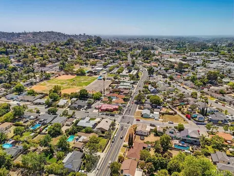 View/Area - 8917 Lemon Ave, La Mesa, CA 91941 photo 2 of 10