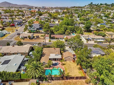 View/Area - 8917 Lemon Ave, La Mesa, CA 91941 photo 3 of 10