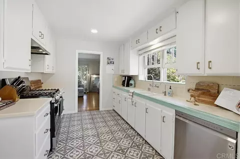 Kitchen - 8917 Lemon Ave, La Mesa, CA 91941 photo 4 of 6
