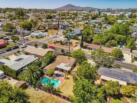 View/Area - 8917 Lemon Ave, La Mesa, CA 91941 photo 9 of 10