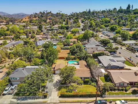 View/Area - 8917 Lemon Ave, La Mesa, CA 91941 photo 6 of 10