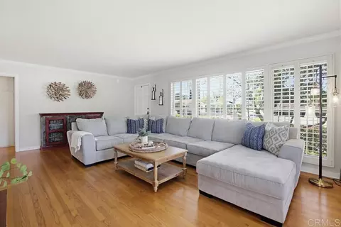 Living - 8917 Lemon Ave, La Mesa, CA 91941 photo 2 of 3