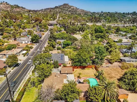 View/Area - 8917 Lemon Ave, La Mesa, CA 91941 photo 4 of 10