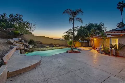 Exterior - 925 E Chase Ave, El Cajon, CA 92020 photo 4 of 11