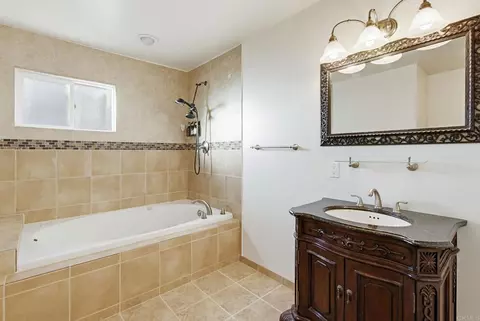 Bath - 925 E Chase Ave, El Cajon, CA 92020 photo 3 of 7