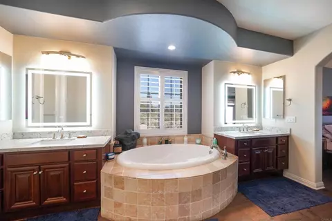 Bath - 22963 Stokes Rd, Ramona, CA 92065 photo 2 of 8