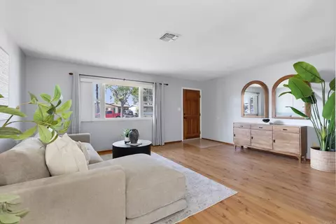 122 E Palomar St, Chula Vista, CA 91911