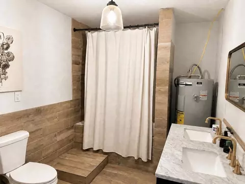 Bath - 2339 Green Valley Rd, Fallbrook, CA 92028 photo 1 of 1