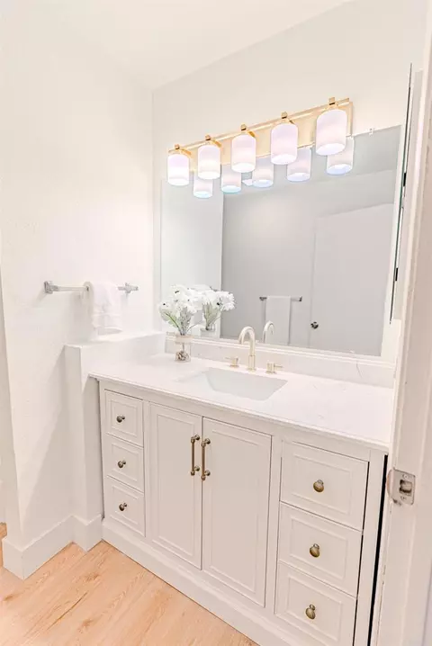 Bath - 634 8th St #8, Imperial Beach, CA 91932 photo 3 of 3