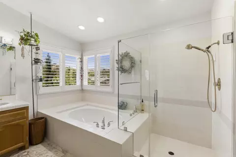 Bath - 13632 Janette Ln, Poway, CA 92064 photo 4 of 4