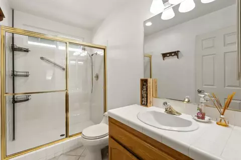 Bath - 13632 Janette Ln, Poway, CA 92064 photo 1 of 4