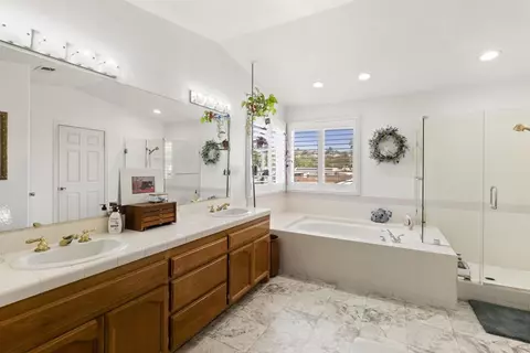 Bath - 13632 Janette Ln, Poway, CA 92064 photo 3 of 4