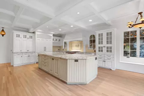 Kitchen - 1015 Alameda Blvd, Coronado, CA 92118 photo 2 of 10
