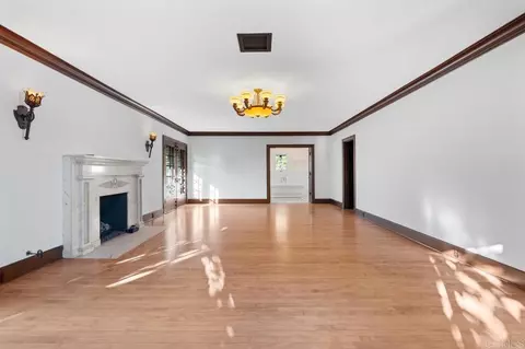 Living - 1015 Alameda Blvd, Coronado, CA 92118 photo 5 of 7