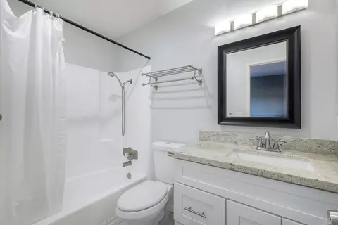 Bath - 4281 Lowell St #23, La Mesa, CA 91941 photo 1 of 2