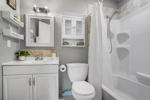 Bath - 10336 Don Pico Ct, Spring Valley, CA 91978 photo 1 of 2