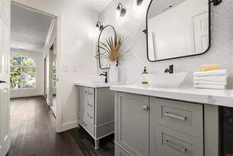 Bath - 274 J Ave, Coronado, CA 92118 photo 6 of 7