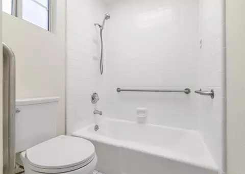 Bath - 274 J Ave, Coronado, CA 92118 photo 7 of 7