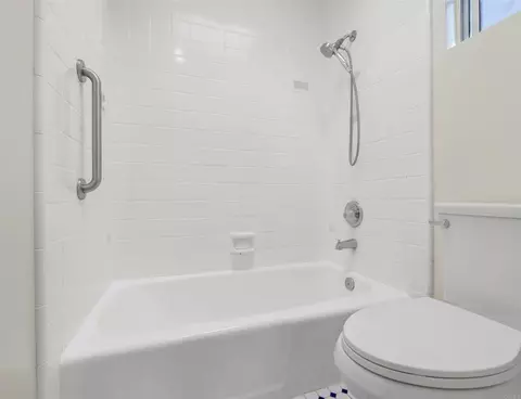 Bath - 274 J Ave, Coronado, CA 92118 photo 4 of 7
