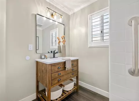Bath - 274 J Ave, Coronado, CA 92118 photo 2 of 7