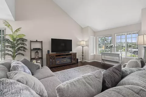 Living - 756 Roca Rd, Chula Vista, CA 91910 photo 1 of 3