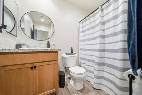 Bath - 516 Meadow Ct, Imperial, CA 92251 photo 2 of 2