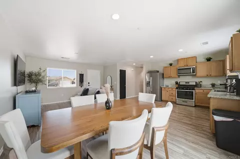 Dining - 516 Meadow Ct, Imperial, CA 92251 photo 2 of 3