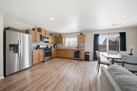 Kitchen - 516 Meadow Ct, Imperial, CA 92251 photo 2 of 2