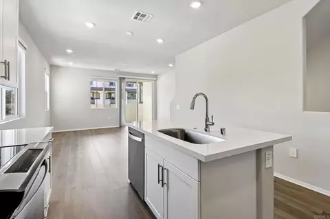 Kitchen - 571 Pacifica Dr # 164, Oceanside, CA 92057 photo 2 of 4
