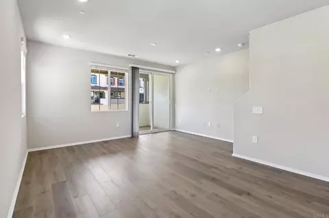 Living - 571 Pacifica Dr # 164, Oceanside, CA 92057 photo 2 of 5