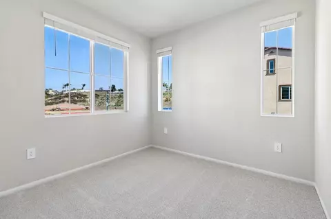 Bedroom - 571 Pacifica Dr # 164, Oceanside, CA 92057 photo 2 of 15