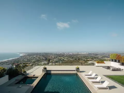 View/Area - 2082 Via Casa Alta, La Jolla, CA 92037 photo 2 of 6