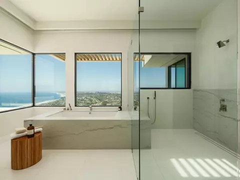 Bath - 2082 Via Casa Alta, La Jolla, CA 92037 photo 1 of 2