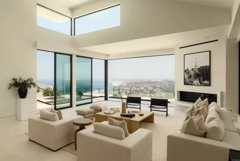 Living - 2082 Via Casa Alta, La Jolla, CA 92037 photo 4 of 6