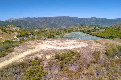 27 Daily Rd, Fallbrook, CA 92028