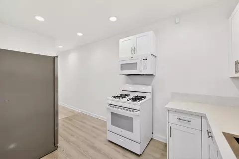 Kitchen - 1530 E Appleton St, Long Beach, CA 90802 photo 7 of 8