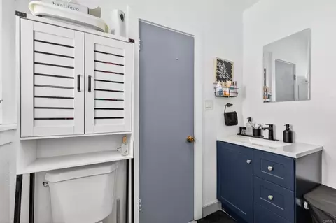 Bath - 1530 E Appleton St, Long Beach, CA 90802 photo 3 of 6
