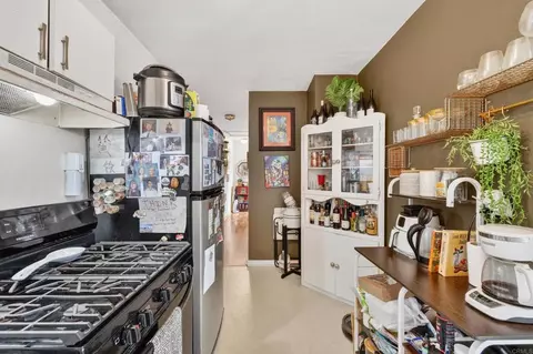 Kitchen - 1530 E Appleton St, Long Beach, CA 90802 photo 3 of 8