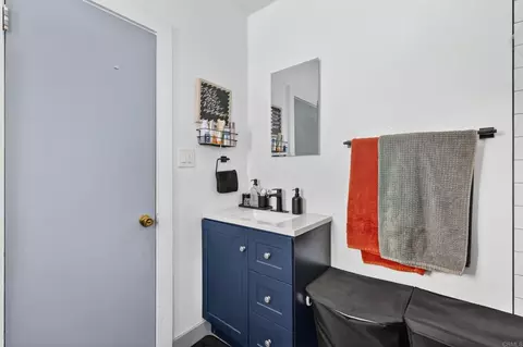 Bath - 1530 E Appleton St, Long Beach, CA 90802 photo 2 of 6