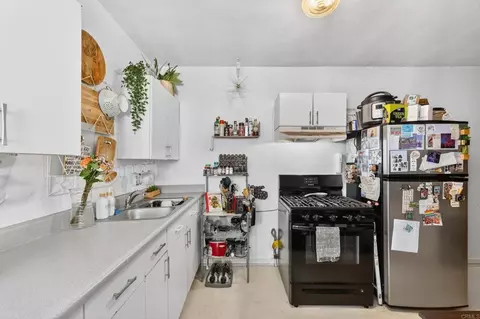 Kitchen - 1530 E Appleton St, Long Beach, CA 90802 photo 2 of 8