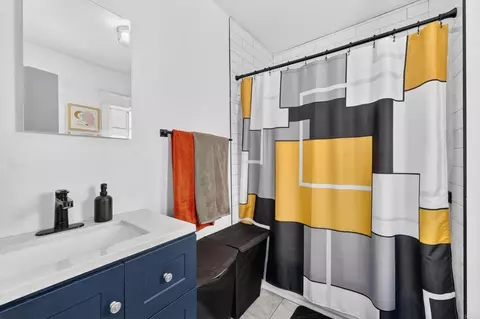 Bath - 1530 E Appleton St, Long Beach, CA 90802 photo 1 of 6