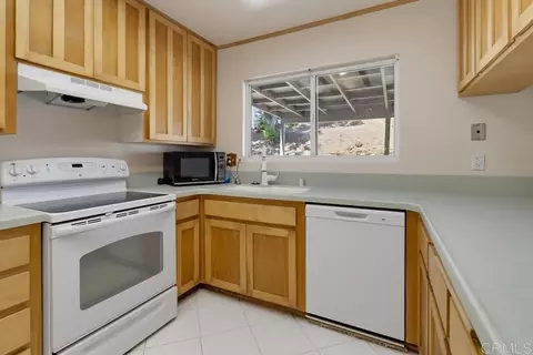 Kitchen - 8560 Winter Gardens Blvd, Lakeside, CA 92040 photo 3 of 4