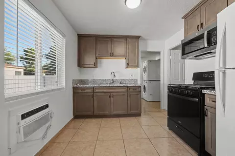 Kitchen - 855 Franklin Ave, El Cajon, CA 92020 photo 4 of 5