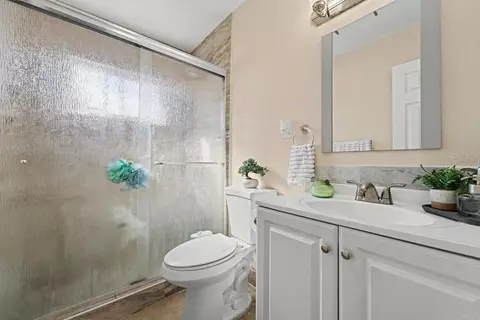 Bath - 855 Franklin Ave, El Cajon, CA 92020 photo 3 of 6
