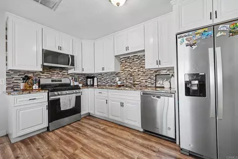 Kitchen - 855 Franklin Ave, El Cajon, CA 92020 photo 2 of 5